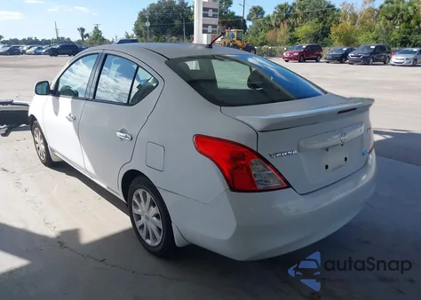 2014 Nissan Versa 1.6 S/1.6 S+/1.6 Sl/1.6 Sv z USA, uszkodzony, nr VIN 3N1CN7AP2EL870395